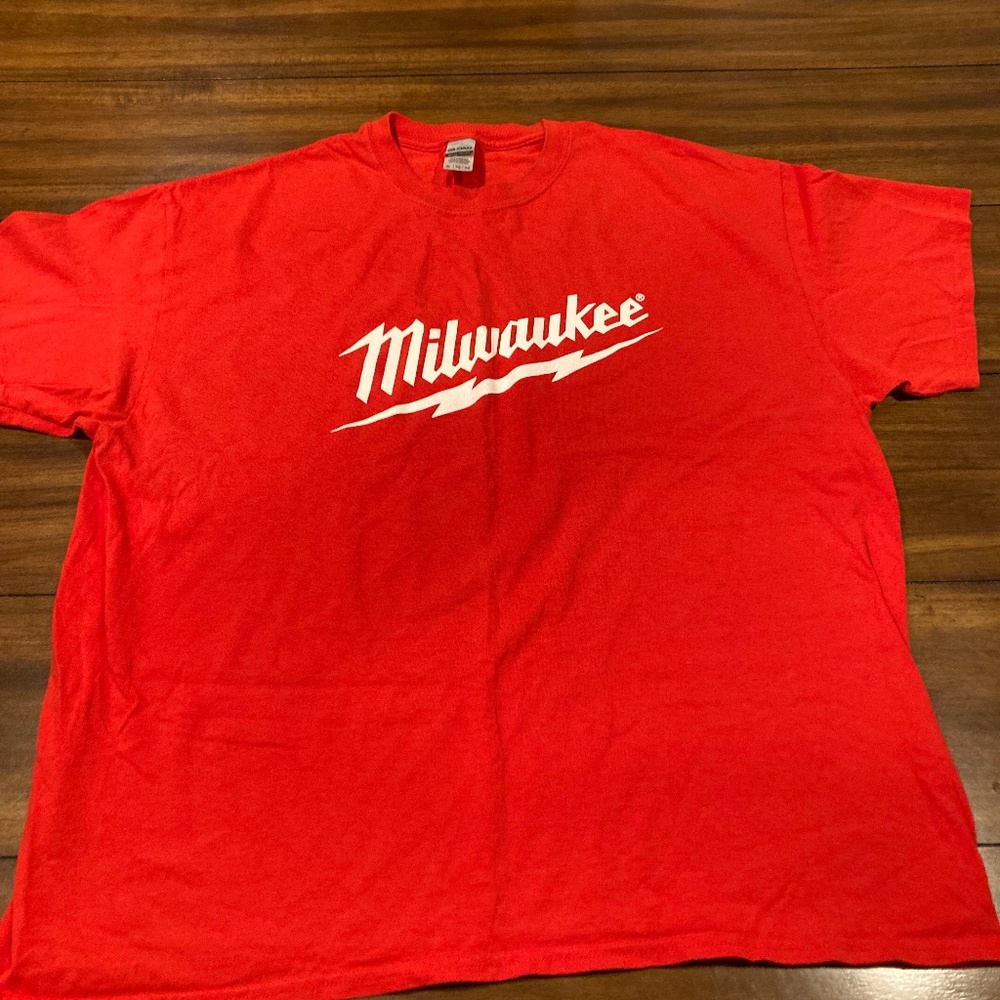 Milwaukee Red XL T-shirt